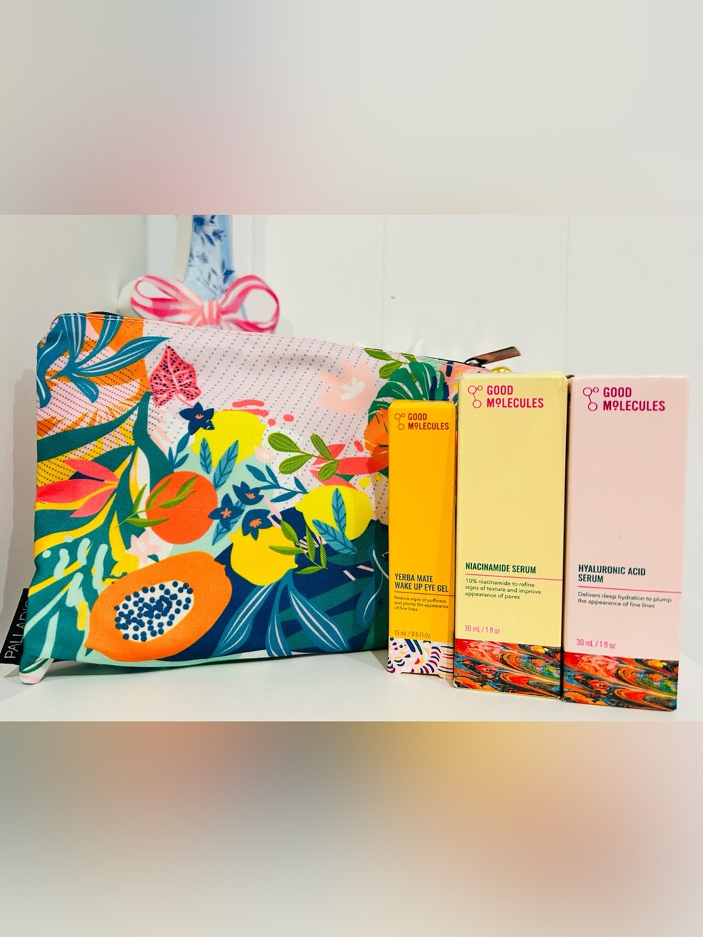 Good Molecules Face and Eye Bundle with Cosmetic Case